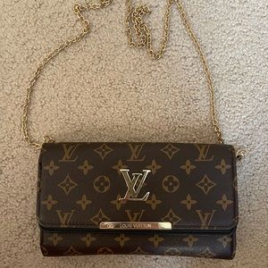 Louis Vuitton cross body purse
